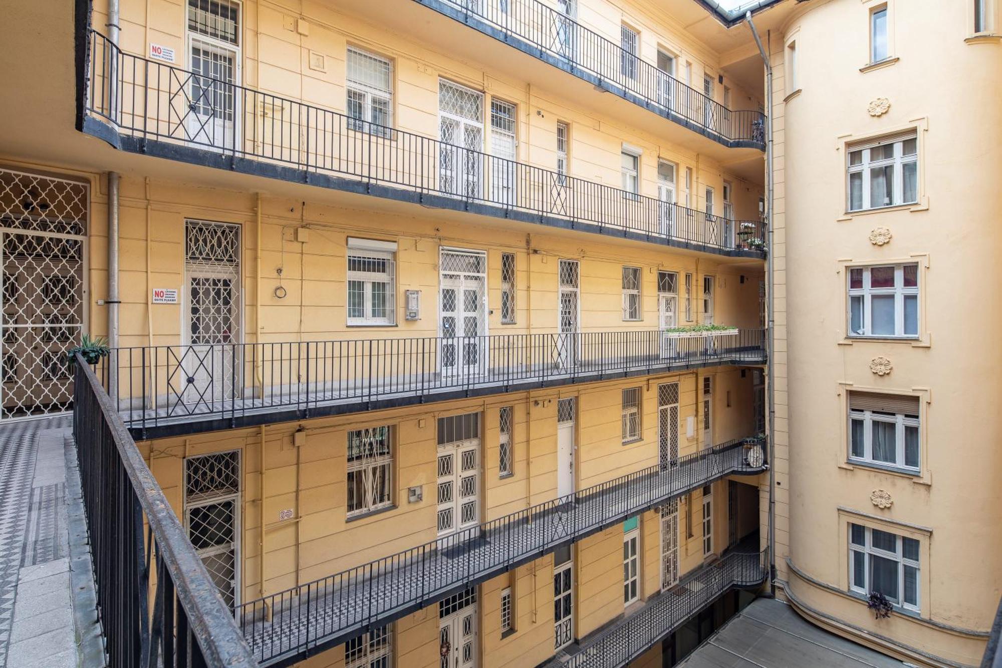 Ultra Central Luxury Budapest Kültér fotó
